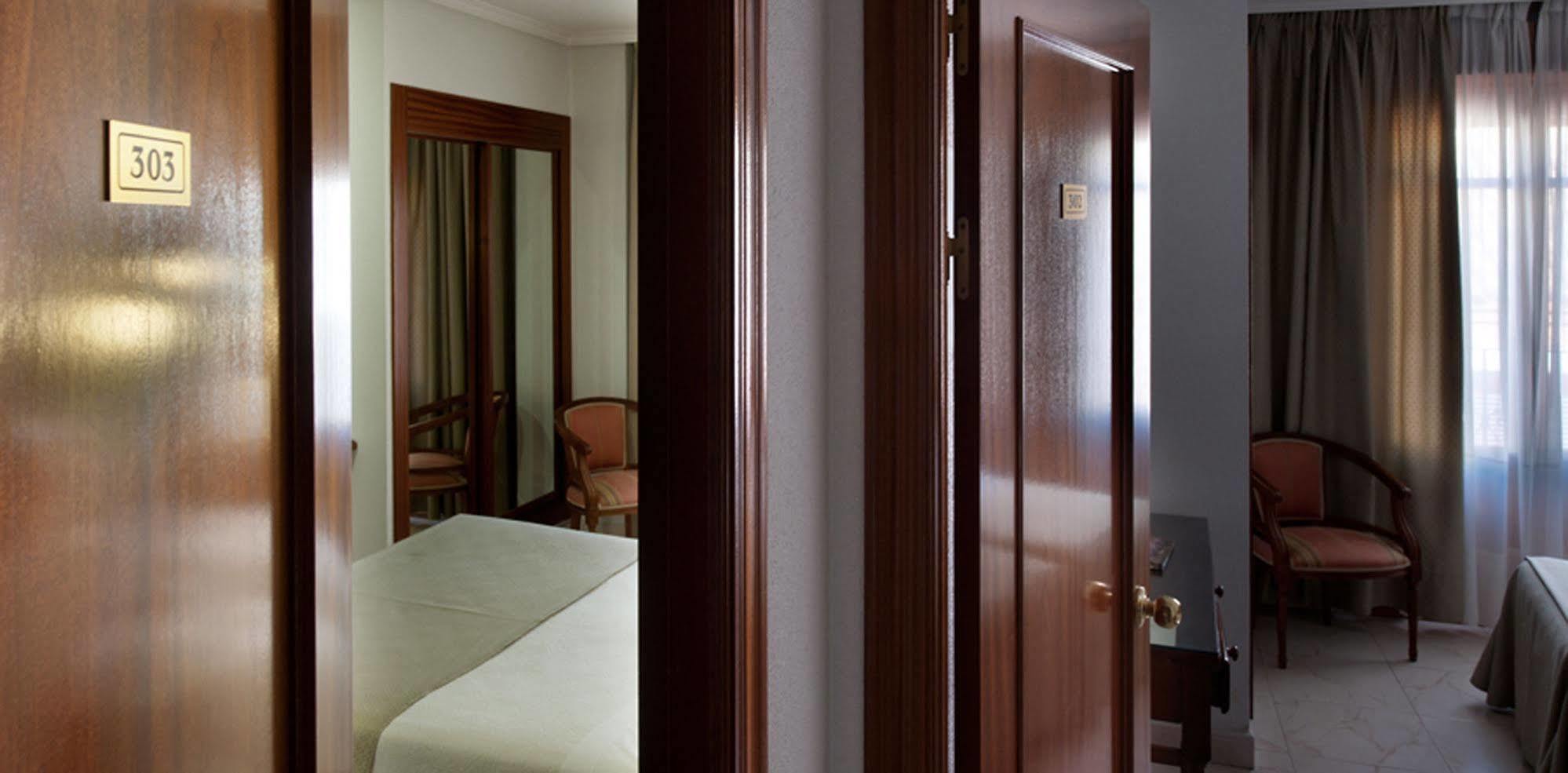 Hotel Martin Toledo Exterior photo